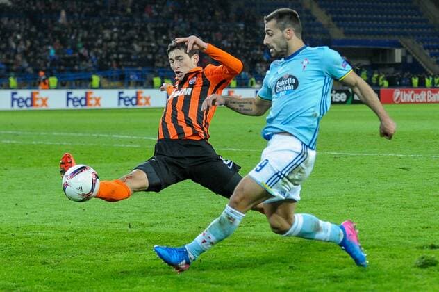 Fußball, EL, Schachtar Donezk - Celta de Vigo February 23, 2017 - Kharkiv, Ukraine - Taras Stepanenko (left) and Jonny (right) during the Europa League Round of 32 reverse match between Shakhtar (Donetsk, Ukraine) and Celta (Vigo, Spain) at Metalist Stadium on February 23, 2017 in Kharkiv, Ukraine Shakhtar Donetsk v Celta Vigo - UEFA Europa League Round of 32: Second Leg  - ZUMAn230 20170223_zaa_n230_627 Copyright: xAnatoliyxCherkasovx