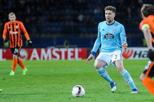 Fußball, EL, Schachtar Donezk - Celta de Vigo February 23, 2017 - Kharkiv, Ukraine - Andreu Fontas with the ball during the Europa League Round of 32 reverse match between Shakhtar (Donetsk, Ukraine) and Celta (Vigo, Spain) at Metalist Stadium on February 23, 2017 in Kharkiv, Ukraine. Shakhtar Donetsk v Celta Vigo - UEFA Europa League Round of 32: Second Leg  - ZUMAn230 20170223_zaa_n230_635 Copyright: xAnatoliyxCherkasovx