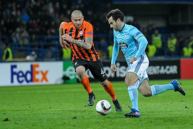 Fußball, EL, Schachtar Donezk - Celta de Vigo February 23, 2017 - Kharkiv, Ukraine - RakitsÃ¢â‚¬â ¢kyy (left) and Mallo during the Europa League Round of 32 reverse match between Shakhtar (Donetsk, Ukraine) and Celta (Vigo, Spain) at Metalist Stadium on February 23, 2017 in Kharkiv, Ukraine. Shakhtar Donetsk v Celta Vigo - UEFA Europa League Round of 32: Second Leg  - ZUMAn230 20170223_zaa_n230_639 Copyright: xAnatoliyxCherkasovx