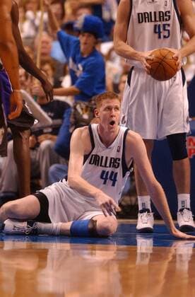 Shawn Bradley has something to say to the Ref after being knocked to the floor in the scond quarter game seven of the Western Conference Semifinals between the Sacramento Kings and the Dallas Mavericks at the American Airlines Center, Dallas, Texas, Saturday, May 16, 2003. Sacramento Bee photograph by ZUMA Press Sacramento Bee Image Archive  - ZUMAWN.J 20030922_aai_s76_127 Copyright: xJosexLuisxVillegasx