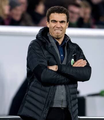 24. Februar 2017: Wolfsburg, Volkswagen Arena: Fussball 1. Bundesliga, 22. Spieltag: VfL Wolfsburg - SV Werder Bremen: Wolfsburgs Trainer Valerien Ismael nachdenklich.
