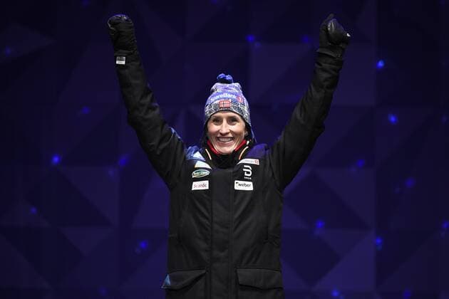 170225 Marit Björgen, (NOR), jublar vid - Siegerehrung - Nordische SKI WM in Lahti.  Copyright: CARLxSANDIN BB170225CS173