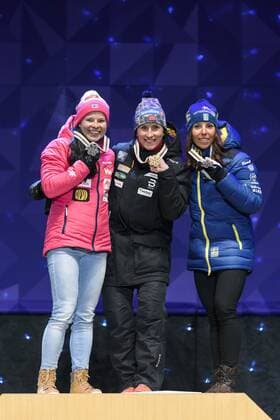 170225 Krista Parmakoski, Finland, Marit Björgen, (NOR), och Charlotte Kalla, (SWE), - Langlauf - Siegerehrung - Nordische SKI WM in Lahti.  Copyright: CARLxSANDIN BB170225CS179