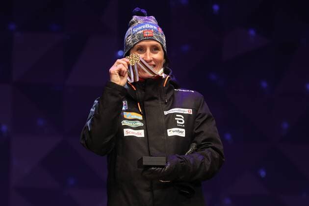 NORDIC SKIING - FIS WC Lahti 2017 LAHTI,FINLAND,25.FEB.17 - NORDIC SKIING, Ski jumping Skispringen Ski nordisch - FIS Nordic World Ski Championships, 7,5+7,5km Skiathlon, ladies, award ceremony. Image shows Marit Bjoergen (NOR). Keywords: medal. GEPAxpictures xDanielxGoetzhaber