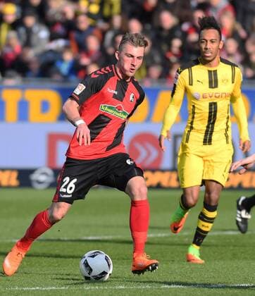 25.02.2017, xblx, Fussball 1.Bundesliga, SC Freiburg - Borussia Dortmund, emspor, v.l. Maximilian Philipp (SC Freiburg), Pierre-Emerick Aubameyang (Borussia Dortmund) Freiburg