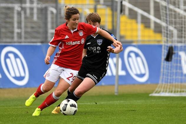 v.li.: Nicole Rolser (FC Bayern München, FCB, 29) Susann Utes (Jena, 6) im Zweikampf, Duell, duel, tackle, Dynamik, Action, Aktion, Fussball,Allianz Frauen-Bundesliga, FC Bayern München - FF USV Jena, xslx