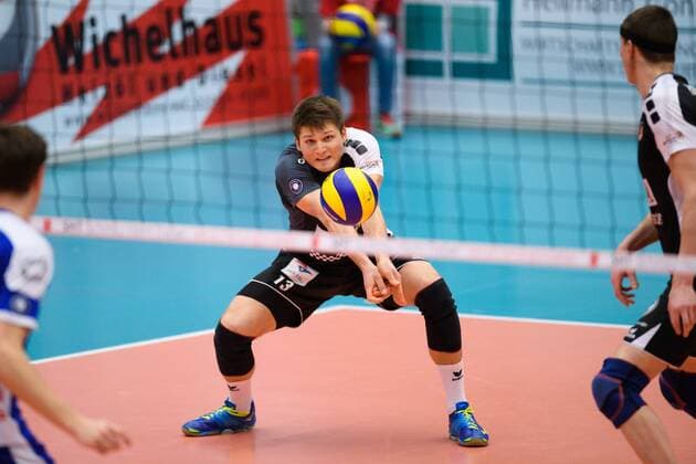 26.02.2017, Bayer Sporthalle, Wuppertal Volleyball, Bundesliga Männer Maenner, Normalrunde, Solingen Volleys vs. Berlin Recycling Volleys Annahme Ruben Schott ( 13 Berlin)
