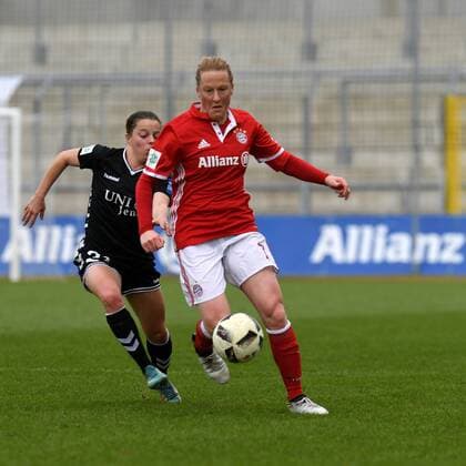 v.li.: Marie-Luise Herrmann (Jena, 21) Melanie Behringer (FC Bayern München, FCB, 7) im Zweikampf, Duell, duel, tackle, Dynamik, Action, Aktion, Fussball,Allianz Frauen-Bundesliga, FC Bayern München - FF USV Jena, xslx
