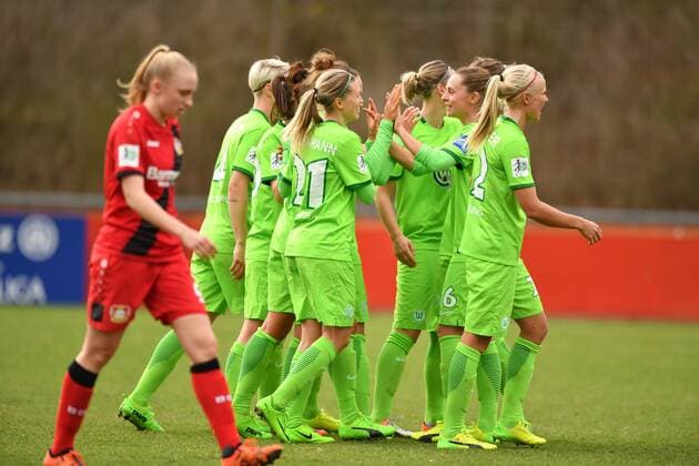 Bilder des Tages - SPORT Jubel, Freuen, celebrate, happy, cheer , Goal Celebration VFL Wolfsburg zum 1:5, Frauenfussball -Bayer 04 Leverkusen - VFL Wolfsburg, xmkx