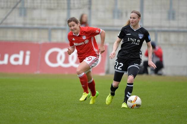 Nicole Rolser (FC Bayern Muenchen - Frauenfussball), Claudia van den Heiligenberg (FF USV Jena), v.li., Aktion, FC Bayern Muenchen Frauen vs FF USV Jena, 26.02.17