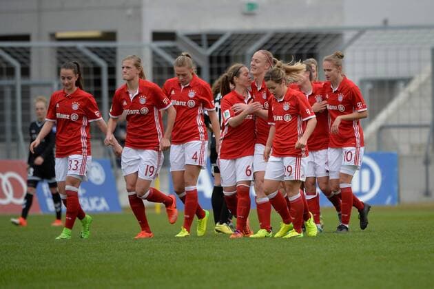 Vivianne Miedema (FC Bayern Muenchen - Frauenfussball) ( 10) rechts, Torjubel , FC Bayern Muenchen Frauen vs FF USV Jena, 26.02.17