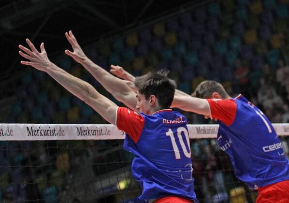 26.02.2017, xilx, Volleyball 1.Bundesliga Herren, Volleyball Herren,United Volleys - SWD powervolleys Düren, emspor, v.l. Block am Netz Moritz Reichert (United Volleys Rhein-Main) und Tobias Krick (United Volleys Rhein-Main) Frankfurt am Main