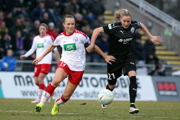 v.li.: Lia Wälti (1. FFC Turbine Potsdam) im Zweikampf, Duell, duel, tackle mit Ana-Maria Crnogorcevic (1. FFC Frankfurt), Fussball, Allianz Frauen-Bundesliga, 1. FFC Frankfurt - 1. FFC Turbine Potsdam, xfsx