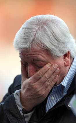 v.li.: Volker Bouffier (Ministerpräsident vom Land Hessen) Portrait, Porträt enttäuscht schauend, Enttäuschung, disappointed , Fussball, Allianz Frauen-Bundesliga, 1. FFC Frankfurt - 1. FFC Turbine Potsdam, xmrx