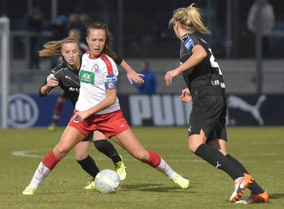 26.02.2017, xblx, Fussball 1.Bundesliga Damen, 1.FFC Frankfurt - Turbine Potsdam, emspor v.l. Jackie Groenen (1.FFC Frankfurt), Lia Waelti (Turbine Potsdam), Kathrin Hendrich (1.FFC Frankfurt) Frankfurt am Main