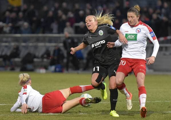 26.02.2017, xblx, Fussball 1.Bundesliga Damen, 1.FFC Frankfurt - Turbine Potsdam, emspor v.l. Johanna Elsig (Turbine Potsdam), Mandy Islacker (1.FFC Frankfurt), Bianca Schmidt (Turbine Potsdam) Frankfurt am Main