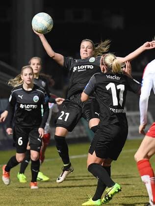 26.02.2017, xblx, Fussball 1.Bundesliga Damen, 1.FFC Frankfurt - Turbine Potsdam, emspor v.l. Saskia Matheis (1.FFC Frankfurt), Ana-Maria Crnogorcevic (1.FFC Frankfurt), Mandy Islacker (1.FFC Frankfurt) Frankfurt am Main