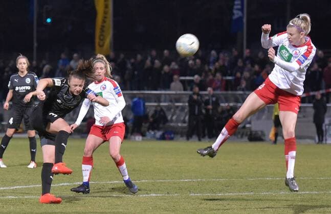 26.02.2017, xblx, Fussball 1.Bundesliga Damen, 1.FFC Frankfurt - Turbine Potsdam, emspor v.l. Tanja Pawollek (1.FFC Frankfurt), Johanna Elsig (Turbine Potsdam) Frankfurt am Main