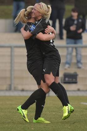 26.02.2017, xblx, Fussball 1.Bundesliga Damen, 1.FFC Frankfurt - Turbine Potsdam, emspor v.l. Laura Stoerzel (1.FFC Frankfurt), Mandy Islacker (1.FFC Frankfurt), Goal scored, Tor zum 1:0, celebrate the goal, Torjubel Frankfurt am Main