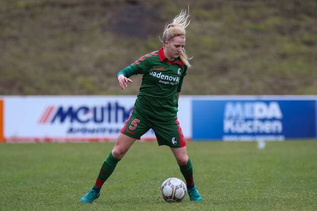 Kim Fellhauer ( 5, SC Freiburg) in Aktion mit Ball, Fussball - Damen Bundesliga - MSV Duisburg vs. SC Freiburg, Duisburg,26.02.2017, Duisburg Copyright: xBOHLA xEibner-Pressefotox EP_MBO