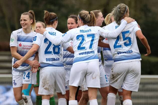 Jubel bei den Damen des MSV Duisburg nach dem Schlusspfiff, Fussball - Damen Bundesliga - MSV Duisburg vs. SC Freiburg, Duisburg,26.02.2017, Duisburg Copyright: xBOHLA xEibner-Pressefotox EP_MBO