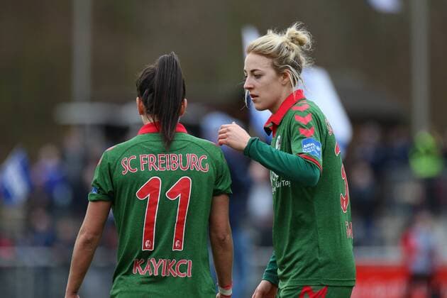 Enttaeuschung bei Hasret Kayikci ( 11, SC Freiburg) und Carolin Simon ( 30, SC Freiburg) nach dem 3:3 in Duisburg, Fussball - Damen Bundesliga - MSV Duisburg vs. SC Freiburg, Duisburg,26.02.2017, Duisburg Copyright: xBOHLA xEibner-Pressefotox EP_MBO