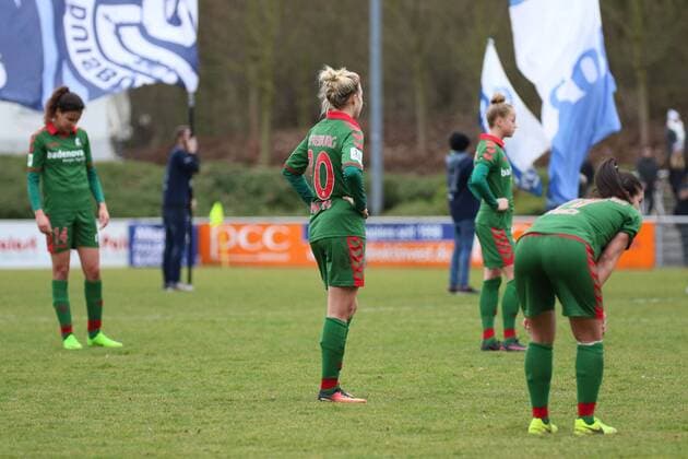 Enttaeuschung bei den Damen von SC Freiburg nach dem 3:3 Endstand, Fussball - Damen Bundesliga - MSV Duisburg vs. SC Freiburg, Duisburg,26.02.2017, Duisburg Copyright: xBOHLA xEibner-Pressefotox EP_MBO