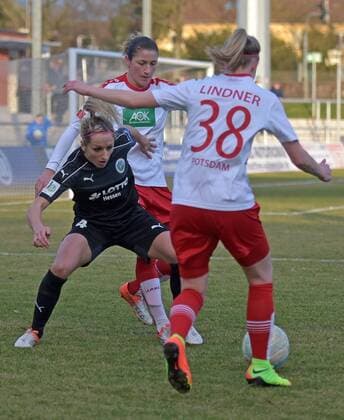 26.02.2017, xblx, Fussball 1.Bundesliga Damen, 1.FFC Frankfurt - Turbine Potsdam, emspor v.l. Kathrin Hendrich (1.FFC Frankfurt), Bianca Schmidt (Turbine Potsdam), Laura Lindner (Turbine Potsdam) Frankfurt am Main