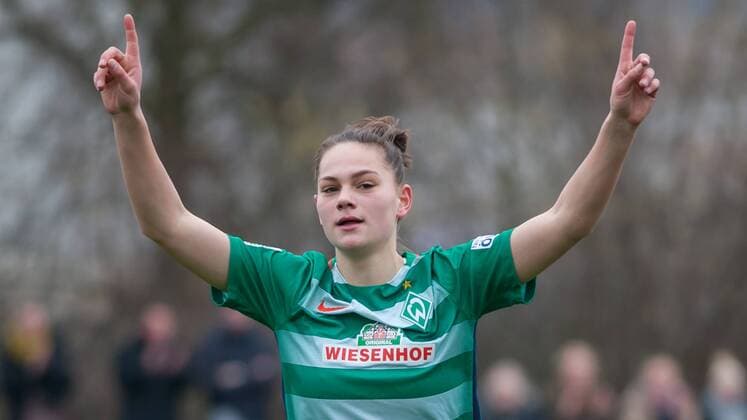 v.li.: Giovanna Hoffmann (SV Werder Bremen, 17) mit Torjubel, Jubel, Freude über das Tor zum 3:1, Fussball, 2. Frauen-Bundesliga Nord, SV Werder Bremen - FSV Gütersloh 2009, xobx