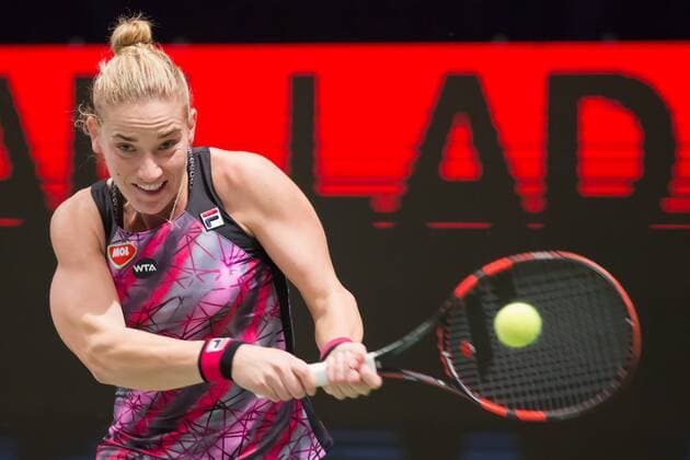 Bilder des Tages - SPORT (170227) -- BUDAPEST, Feb. 27, 2017 -- Hungary s Timea Babos hits a return during the singles final against Lucie Safarova of the Czech Republic at the WTA Tennis Damen Hungarian Ladies Open tennis competition in Budapest, Hungary on February 26, 2017. Timea Babos won 2-1. ) (SP)HUNGARY-BUDAPEST-TENNIS-WTA-HUNGARIAN LADIES OPEN AttilaxVolgyi 