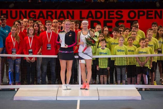 (170227) -- BUDAPEST, Feb. 27, 2017 -- Hungary s Timea Babos (L) and Lucie Safarova of the Czech Republic pose after their singles final at the WTA Tennis Damen Hungarian Ladies Open tennis competition in Budapest, Hungary on February 26, 2017. Timea Babos won 2-1. ) (SP)HUNGARY-BUDAPEST-TENNIS-WTA-HUNGARIAN LADIES OPEN AttilaxVolgyi 