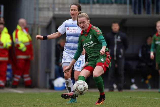 Janina Minge ( 9, SC Freiburg) in Aktion, Fussball - Damen Bundesliga - MSV Duisburg vs. SC Freiburg, Duisburg,26.02.2017, Duisburg Copyright: xBOHLA xEibner-Pressefotox EP_MBO