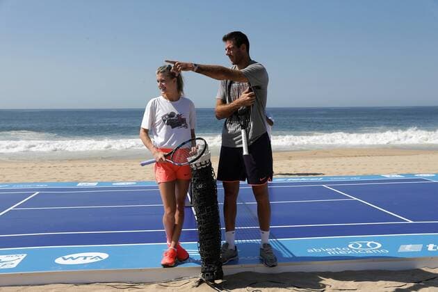 Canadian tennis player Eugenie Bouchard (L) participates with the Argentine Juan Martin del Potro during an activity to promote tourism at the Pie de la Cuesta beach, in Acapulco, Mexico, on 27 February 2017, in the framework of the Tennis Mexican Open. Tennis Mexican Open !ACHTUNG: NUR REDAKTIONELLE NUTZUNG!  Copyright: xJoséxMéndezx MEX50 20170227-636238221600432506