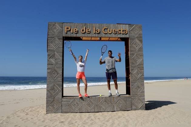 Bilder des Tages - SPORT Canadian tennis player Eugenie Bouchard (L) participates with the Argentine Juan Martin del Potro during an activity to promote tourism at the Pie de la Cuesta beach, in Acapulco, Mexico, on 27 February 2017, in the framework of the Tennis Mexican Open. Tennis Mexican Open !ACHTUNG: NUR REDAKTIONELLE NUTZUNG!  Copyright: xJoséxMéndezx MEX50 20170227-636238222224268508
