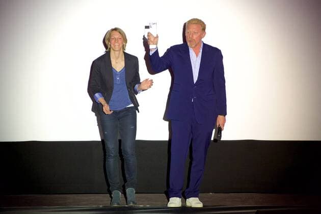 Leichtathletik Berlin 27.02.2017 BEM 2018 Leichtathletik EM 2018 in berlin Weltpremiere von Urban Records Image Film Zoo Palast Berlin Jennifer Oeser ehemalige Siebenkämpferin übergebt den Never Give Up Preis an Boris Becker tennis