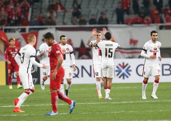 (170228) -- SHANGHAI, Feb. 28, 2017 -- Players of Australia s Western Sydney Wanderers celebrate scoring during the AFC Champions League Group F match against China s Shanghai SIPG FC at Shanghai Stadium in Shanghai, east China, Feb. 28, 2017. ) (wll) (SP)CHINA-SHANGHAI-SOCCER-AFC CHAMPIONS LEAGUE-SHANGHAI SIPG FC VS WESTERN SYDNEY WANDERERS(CN) DingxTing 