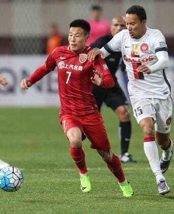 (170228) -- SHANGHAI, Feb. 28, 2017 -- Wu Lei (L) of China s Shanghai SIPG FC vies with Kearyn Bacchus of Australia s Western Sydney Wanderers during their AFC Champions League Group F match at Shanghai Stadium in Shanghai, east China, Feb. 28, 2017. Shanghai SIPG FC won 5-1. ) (wll) (SP)CHINA-SHANGHAI-SOCCER-AFC CHAMPIONS LEAGUE-SHANGHAI SIPG FC VS WESTERN SYDNEY WANDERERS(CN) DingxTing 