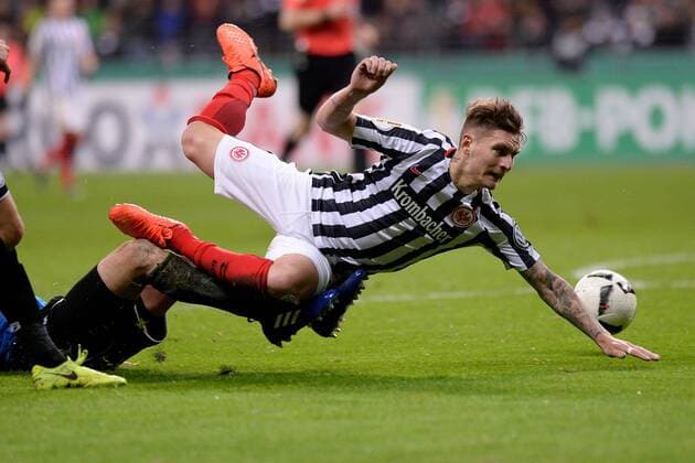 Fußball DFB-Pokal Viertelfinale Eintracht Frankfurt - Arminia Bielefeld am 28.02.2017 in der Commerzbank-Arena in Frankfurt Guillermo Varela ( Frankfurt ) xJKx