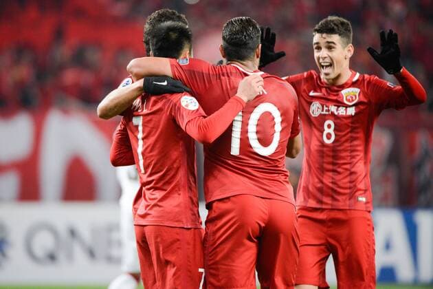 (From left) Wu Lei, Brazilian football players Elkeson and Oscar of China s Shanghai SIPG celebrate after scoring a goal against Australia s Western Sydney Wanderers FC in a Group G match during the 2017 AFC Champions League in Shanghai, China, 28 February 2017. Brazil striker Hulk put in an incredible performance ¡ª scoring the opener two minutes after kick-off and had a hand in three other goals ¡ª as Shanghai SIPG romped to a 5-1 victory over Western Sydney Wanderers in their AFC Champions League match in Shanghai Tuesday (28 February 2017) night. The victory allowed Andre Villas-Boas¡¯ team to go joint top of Group F on six points alongside Urawa Red Diamonds which beat FC Seoul 5-2 in an earlier match. Incredible Hulk fires 5-star SIPG  pbu584355_08