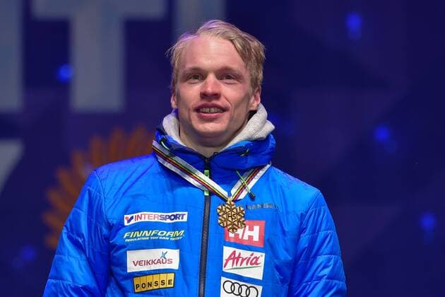 Nordische Ski-WM, 15km Langlauf der Herren, Siegerehrung NORDIC SKIING - FIS WC Lahti 2017 LAHTI,FINLAND,01.MAR.17 - NORDIC SKIING, CROSS COUNTRY SKIING - FIS Nordic World Ski Championships, 15km classic, men, award ceremony. Image shows Iivo Niskanen (FIN). Keywords: medal. GEPAxpictures xFlorianxErtl