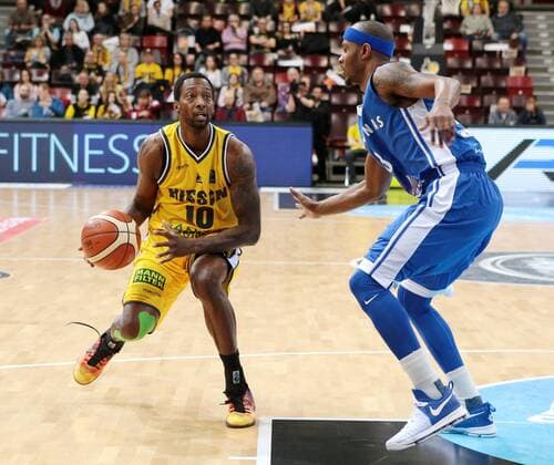 01.03.2017, Deutschland, Ludwigsburg, CL PlayoffsMHP RIESEN Ludwigsburg vs. BC Neptunas Saison 2016 2017: v.l. Rocky Trice (MHP), Daniel Ewing (BC)