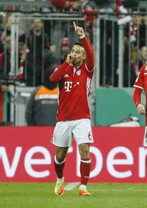 Torjubel 2:0 München, Torschütze Thiago (Bayern) . FC Bayern Muenchen-FC Schalke 04 . München, GER,01.03.2017, Fussball DFB-Pokal 2016-2017.