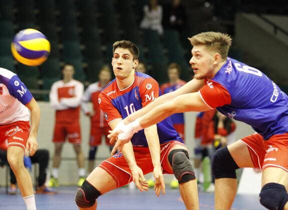 Deutschland - Rüsselsheim am Main - 02.03.2017 Volleyball - Hessen - CEV Champions League - Herren Saison 2016 2017 United Volleys Rheinmain (blau) - Lindemans Aalst (ws) v.l. Moritz Reichert (RheinMain 10), Robert Adrian Aciobanitei (RheinMain 6) United Volleys Rheinmain - Lindemans Aalst