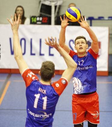 Deutschland - Rüsselsheim am Main - 02.03.2017 Volleyball - Hessen - CEV Champions League - Herren Saison 2016 2017 United Volleys Rheinmain (blau) - Lindemans Aalst (ws) v.l. Tobias Krick (RheinMain 11), Jan Zimmermann (RheinMain 17) United Volleys Rheinmain - Lindemans Aalst