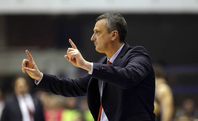 (170303) -- BELGRADE, March 3, 2017 -- Crvena Zvezda s head coach Dejan Radonjic gestures during Regular Season Round 24 Euroleague basketball match against Brose Bamberg in Belgrade, Serbia on March 2, 2017. Crvena Zvezda won 74-60. ) (SP)SERBIA-BELGRADE-BASKETBLL-EUROLEAGUE-CRVENA ZVEZDA VS BROSE BAMBERG PredragxMilosavljevic 