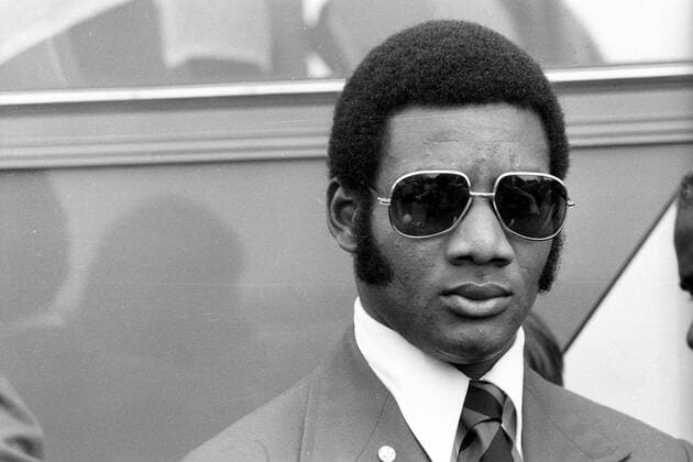 WM 1974, Ankunft Haiti am Flughafen München, Wilner Nazaire mit Sonnenbrille