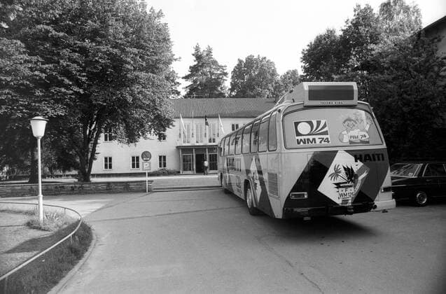 WM 1974, Nationalmannschaft Haiti in der Sportschule Grünwald, der Mannschaftsbus