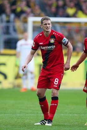 Lars Bender (Leverkusen) hat nach einem Foul Schmerzen und verzieht das Gesicht beim Spiel Borussia Dortmund vs. Bayer 04 Leverkusen, Fussball, 1. Bundesliga, 04.03.2017 Dortmund Copyright: xHommesx Eibner-Pressefotox EP_mhs