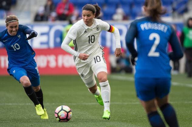 Fußball, SheBelieves Cup, Deutschland - Frankreich March 4, 2017 - Harrison, New Jersey, U.S - g10 dribbles past France midfielder CAMILE ABILY 10 while France defender EVE PERISSET 2 looks on during the SheBelieves Cup match at Red Bull Arena in Harrison, NJ. Soccer 2017 - France vs. Germany 0-0 - ZUMAs192 20170304_zap_s192_003 Copyright: xMarkxSmithx