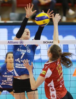 Stuttgart , Volleyball MTV Allianz Stuttgart vs. SC Potsdam , links: Renata Sandor ( Allianz )